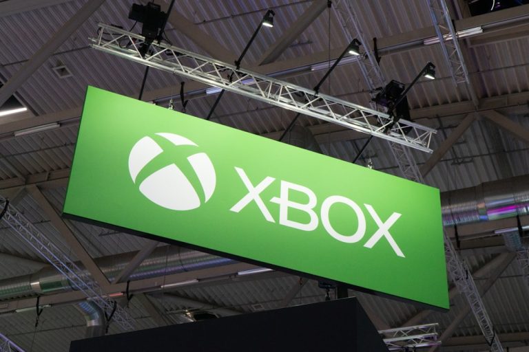 O paradoxo da Microsoft: Enquanto a nuvem toca o céu, o hardware do Xbox enfrenta queda livre