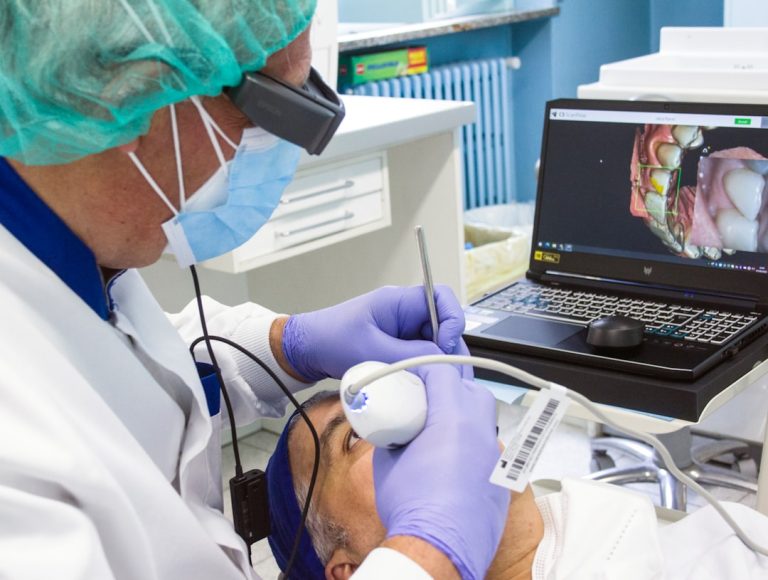 Segurança de Dados na Saúde: Falha em Software Odontológico Expõe Prontuários de Pacientes