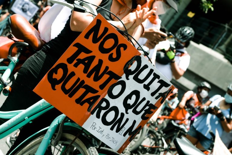 O Lado Sombrio da Concordância: Por que uma IA que Nunca te Contraria é um Risco Real