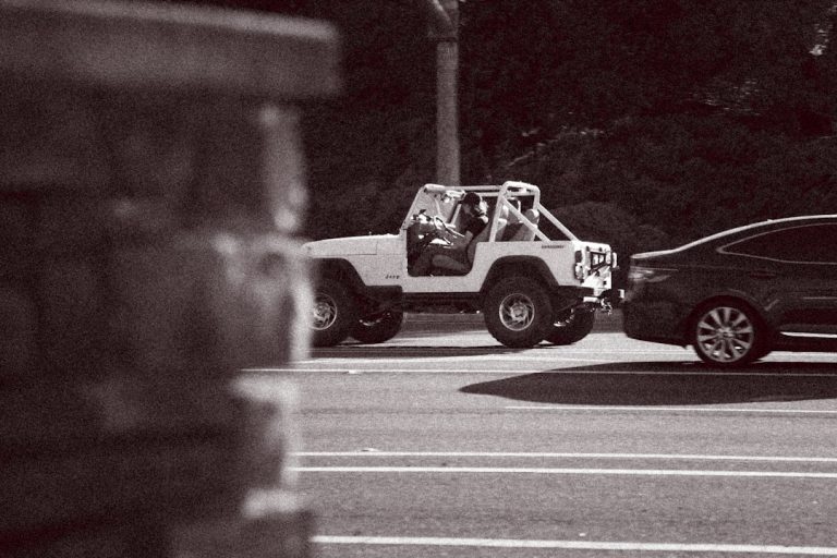 A Corrida pelo Cérebro Digital: Quem Está Vencendo a Guerra de Talentos na Direção Autônoma?