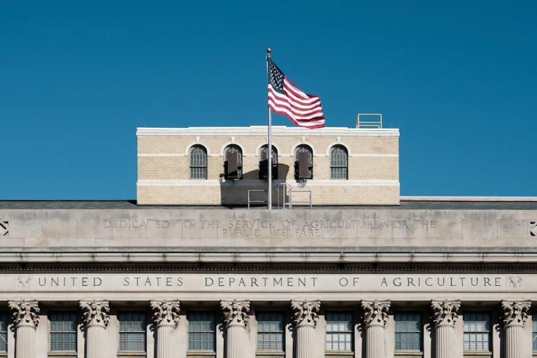 O Fim da Privacidade Digital? A Batalha nos EUA contra a Vigilância sem Mandato e o Impacto Global