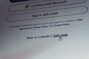 Alerta de Segurança: Hackers Exploram Falha em Conta Oficial da Microsoft para Disparar Golpes