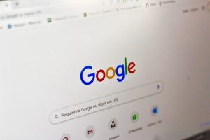 O Velho Oeste da Inteligência Artificial: Por Que Até o Google Está Aprendendo Segurança em Tempo Real