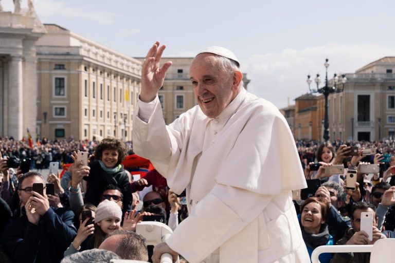 A Encíclica do Papa sobre IA: Por Que o Vaticano Está Olhando Além dos Algoritmos