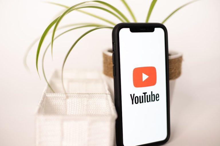 Fim do mistério: YouTube torna etiquetas de IA altamente visíveis para proteger os usuários