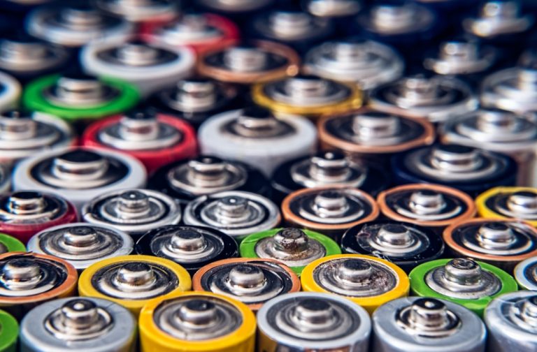 O Retorno das Baterias Removíveis: Como uma Nova Lei Vai Mudar Seus Gadgets para Sempre