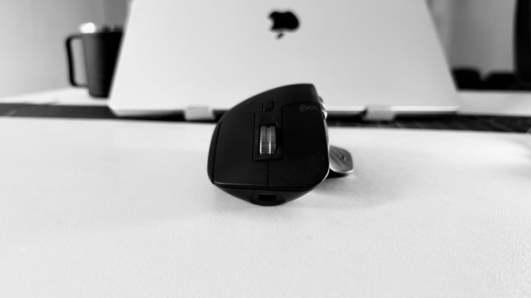 Novo mouse dobrável da Logitech promete revolucionar a produtividade móvel e reduzir fadiga muscular