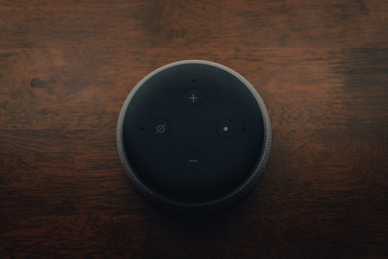 Alexa+ Agora Cria Podcasts Personalizados: A Nova Fronteira do Conteúdo em Sua Casa Inteligente