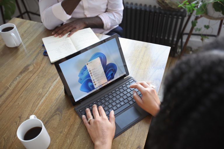 Microsoft Revela Surface Pro 12 e Surface Laptop 8: O Salto de Performance com os Novos Chips Intel