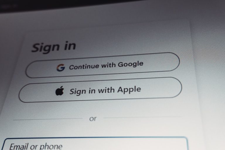 O Fim da Privacidade Absoluta? Entenda a Mudança no ‘Ocultar Meu E-mail’ da Apple que Pode Facilitar Bloqueios