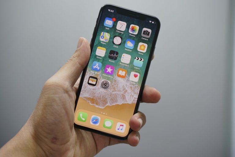 Muito Além da Siri: As Novidades Práticas de Inteligência Artificial que Vão Mudar o Seu iPhone no iOS 27