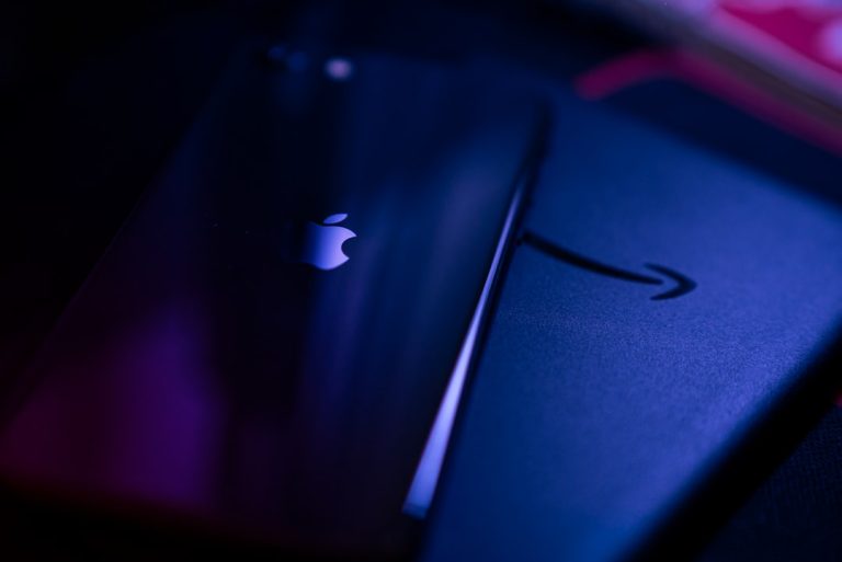 A Conta Chegou: Por que a Inteligência Artificial Está Deixando a Apple (e Seus Gadgets) Mais Cara?