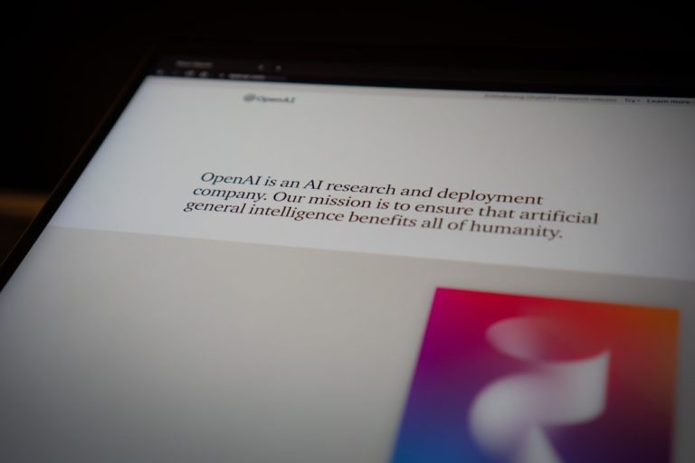 Ataque Hacker Sem Precedentes à OpenAI Levanta Alerta: CEO da Hugging Face Pede Transparência Radical