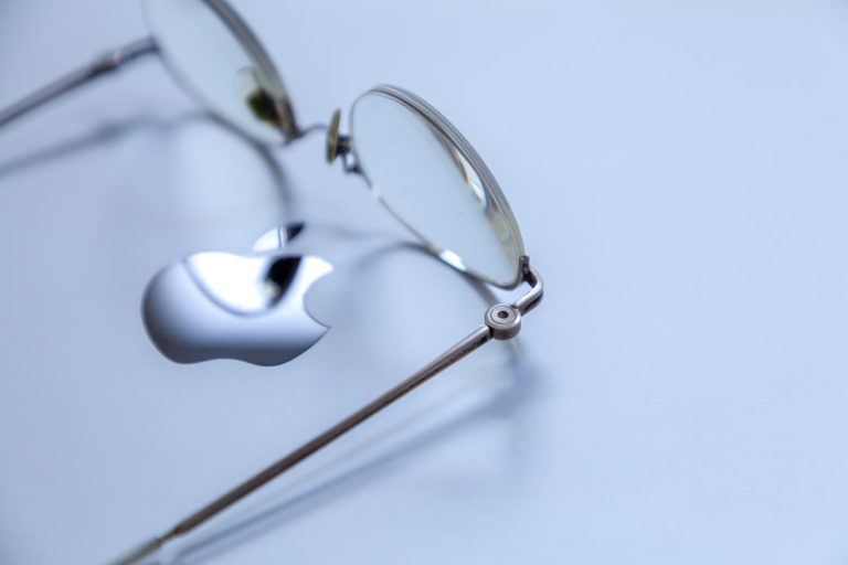 Óculos Inteligentes da Apple: A Maçã Conseguirá Resolver o Maior Dilema de Privacidade do Setor?