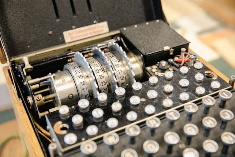O Fim da Complexidade na Robótica: Startup Enigma Capta US$ 70 Milhões para Revolucionar o Controle de Robôs