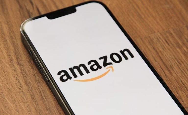 Amazon Desafia a Starlink: Rede Gigantesca de Satélites Levará Conexão Direta aos Celulares em 2028