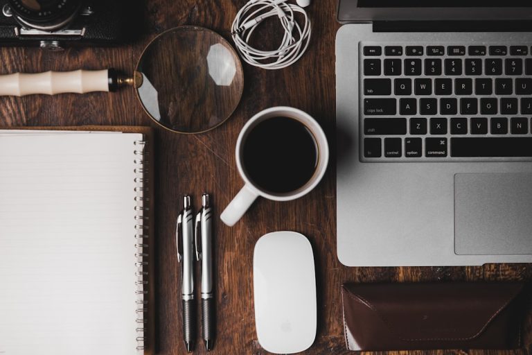 Como Transformar sua Mesa de Trabalho: 5 Gadgets Incríveis para Elevar sua Produtividade