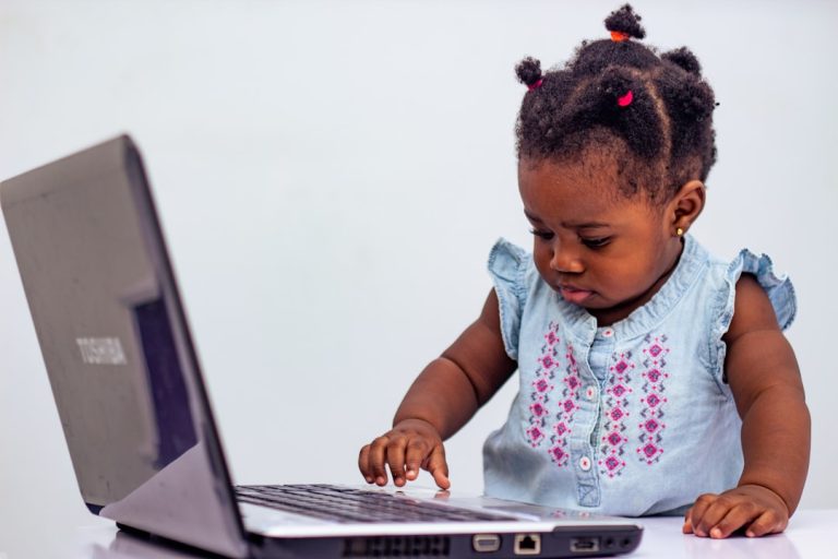 Uma Internet Pública para Crianças: A Solução Definitiva para a Segurança Digital dos Nossos Filhos?