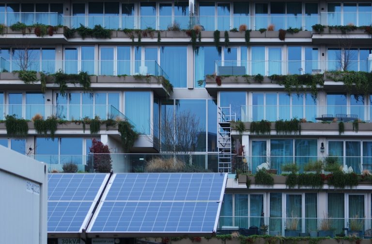 O Futuro da Construção Pesada: Gritt Surge com US$ 34 Milhões para Automatizar Usinas Solares (e Muito Mais)
