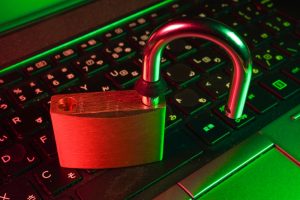 O Efeito Colateral das Travas de IA: Como a Proteção Excessiva Ameaça a Segurança Digital