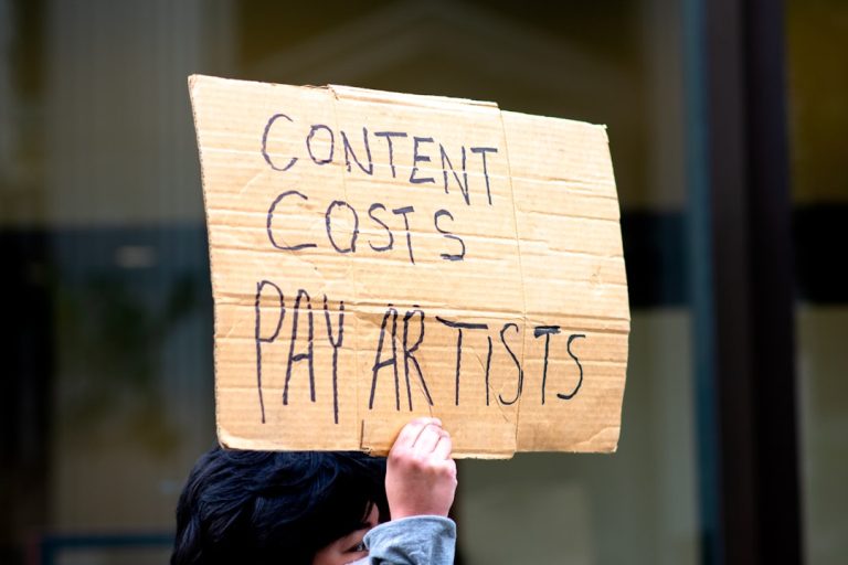 Pagar Royalties aos Artistas É Suficiente para Salvar a IA Generativa do Colapso Ético?