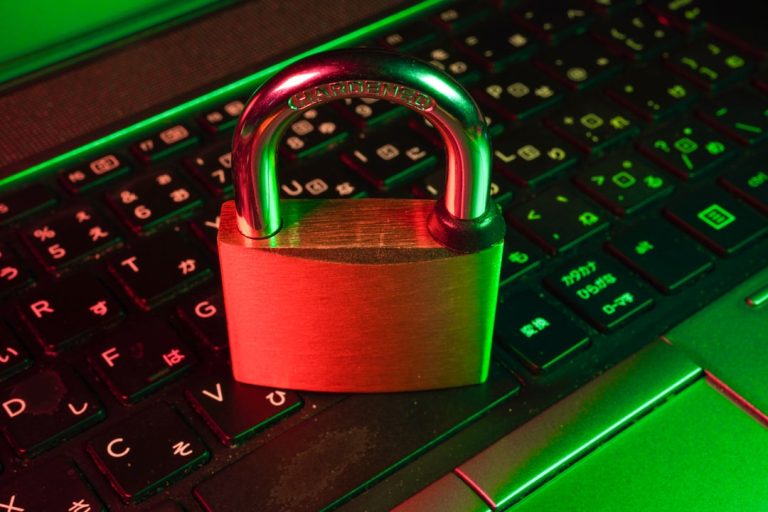 Chave NFC de US$ 9 cria barreira física contra o vício em redes sociais e aplicativos